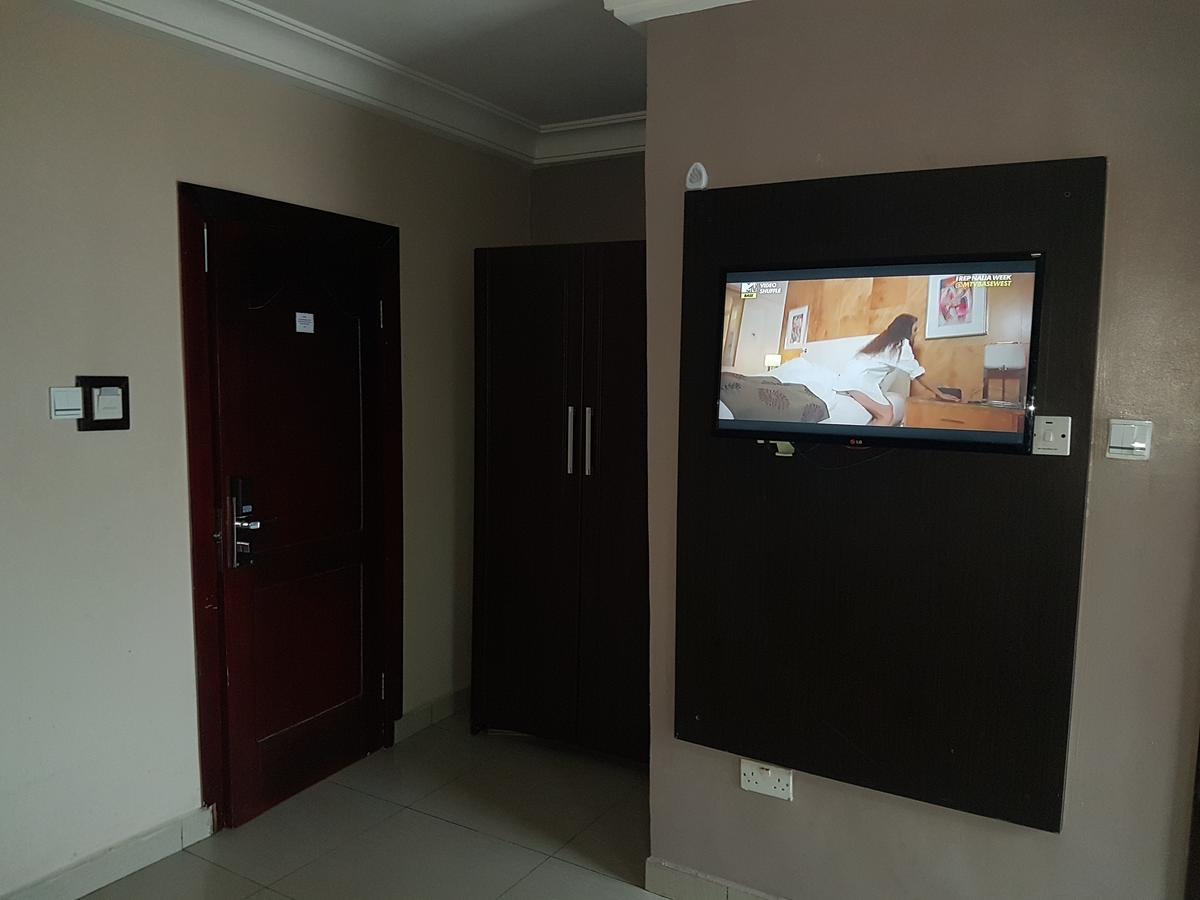 Royal Terrace Hotel & Towers Lagos Exterior photo