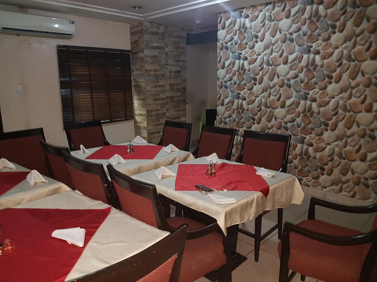 Royal Terrace Hotel & Towers Lagos Exterior photo